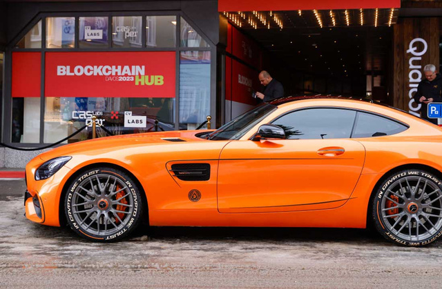 Bitcoin logolu turuncu Mercedes'in gizemli sahibi ortaya çıktı