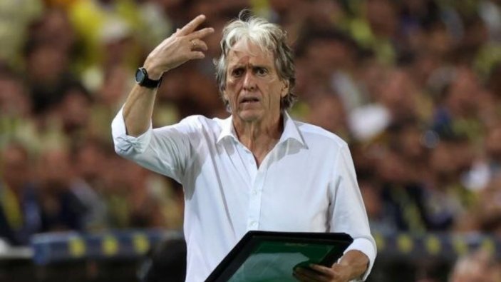 Jorge Jesus, üçlü savunmaya sahip olabilir