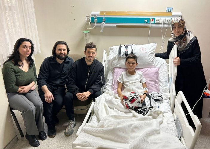 Salih Uçan'dan depremzede Ömer'e ziyaret