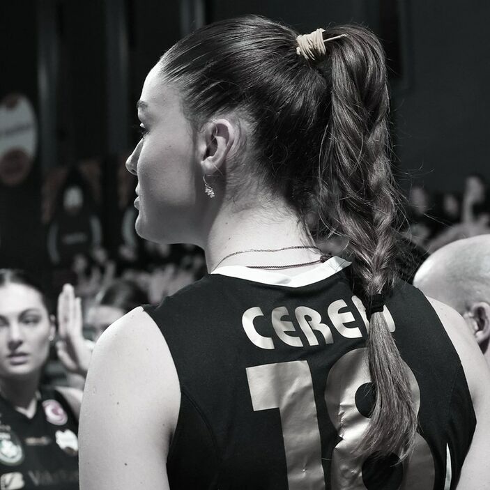 VakıfBank'ın çeyrek finali yükseldiği mücadele öncesi Zehra Güneş'ten anlamlı hareket
