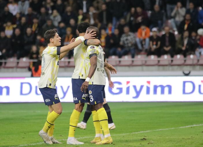 Fenerbahçe, Kayserispor'u iki golle geçti