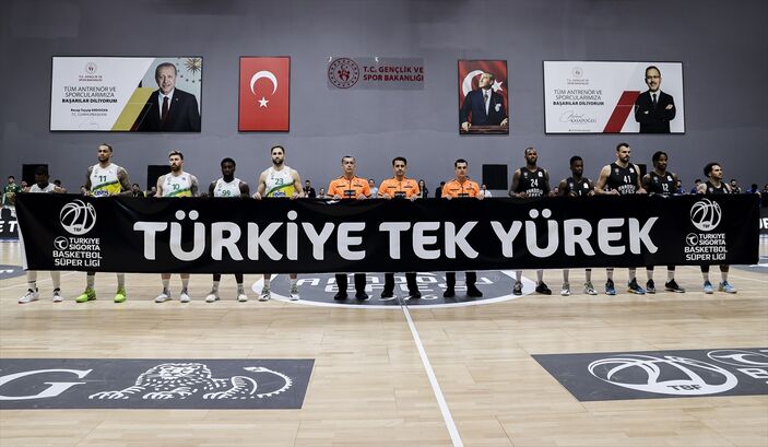 Anadolu Efes, Bursaspor'u farklı geçti