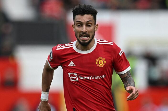 Galatasaray eski futbolcusu Alex Telles'i kadrosuna katmak istiyor