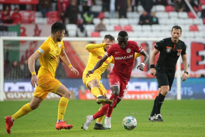 Antalyaspor, Kayserispor'u farklı mağlup etti