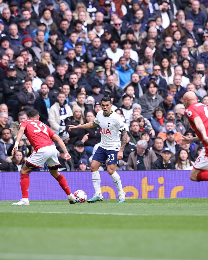 Tottenham, Harry Kane'in yıldızlaştığı maçlar Nottingham Forest'i yendi