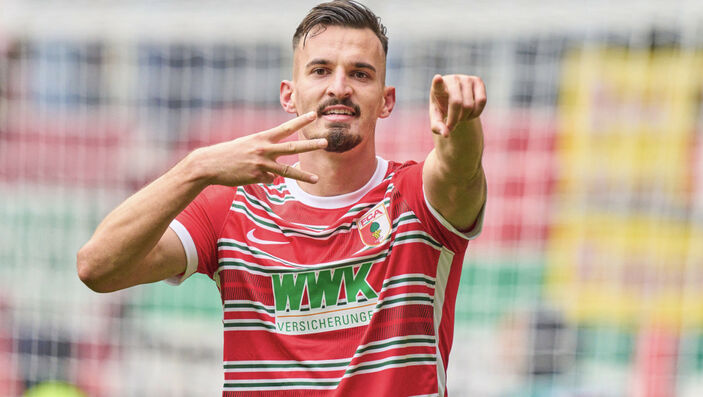 Mergim Berisha, Augsburg'da kalıyor