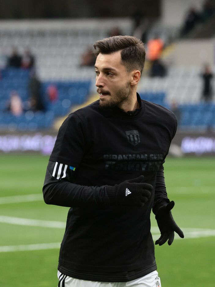 Beşiktaş'ta Tayyip Talha Sanuç sakatlandı