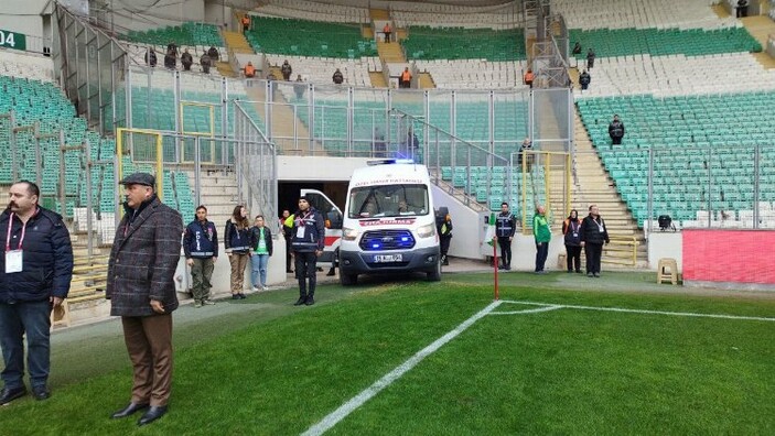 Bursaspor - Ankaraspor maçı İstiklal Marşı ambulanstan seslendirildi