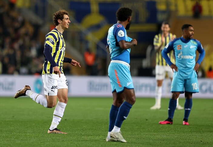 Fenerbahçe'nin 17 yaşındaki futbolcusu Bora Aydınlık'tan Zenit maçında muhteşem gol