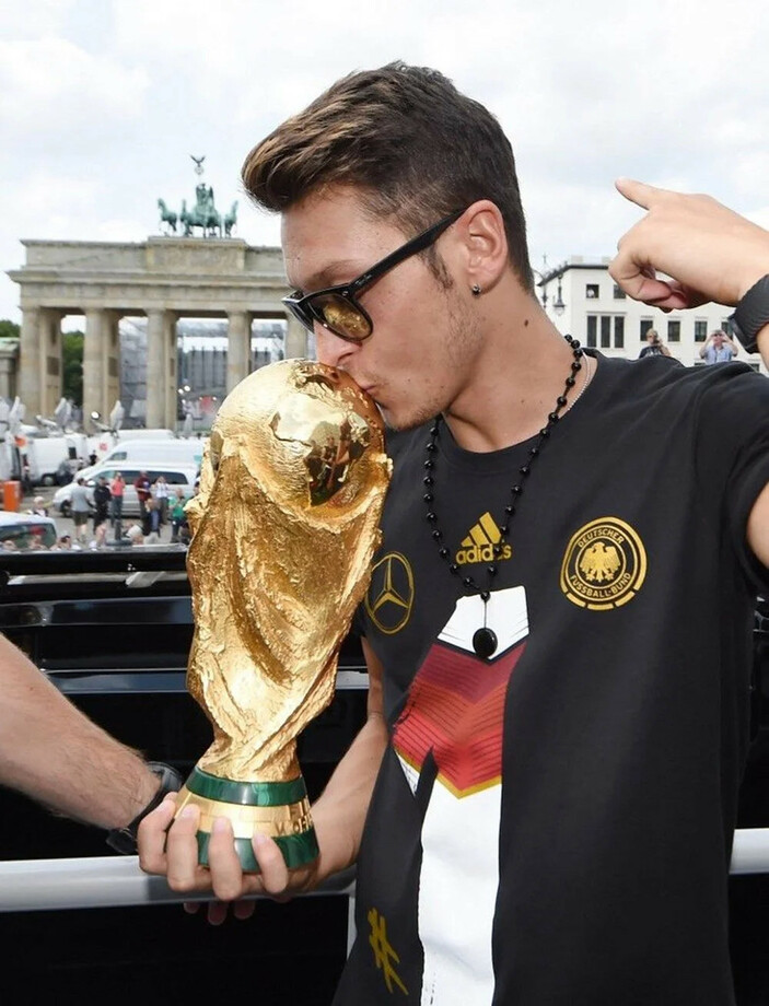 Mesut Özil'in vedası Almanya'da yankı uyandırdı