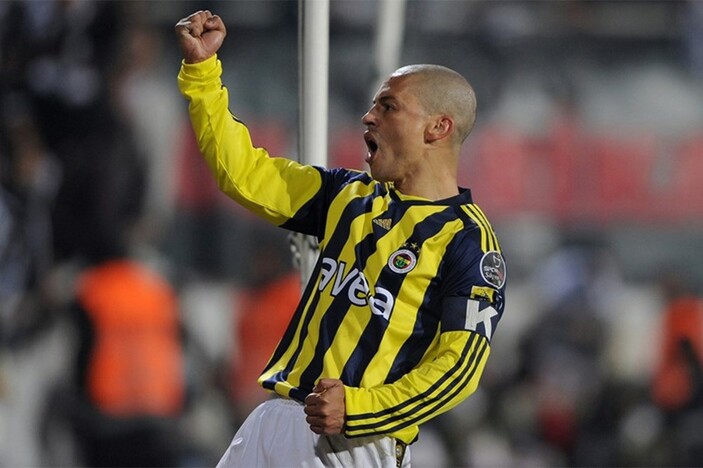 Fenerbahçe'nin eski futbolcusu Anelka kaçan şampiyonluk için Daum'u suçladı