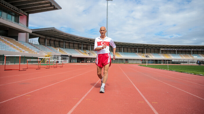 71 yıldır spor yapan emektar milli atlet, depremzedeler için yarışmak istiyor