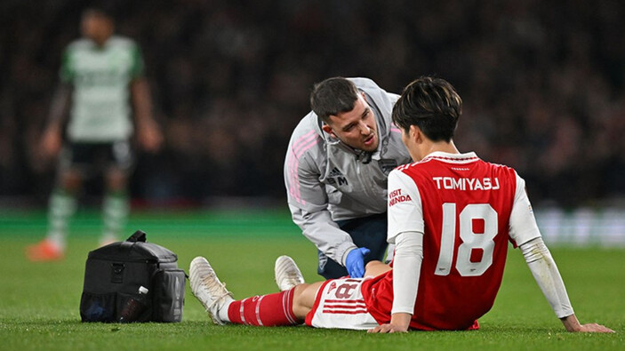 Arsenal'de Sporting maçında sakatlanan Takehiro Tomiyasu sezonu kapattı