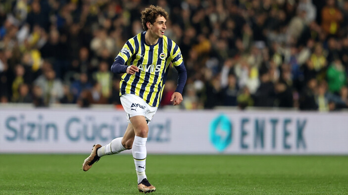 Fenerbahçe'nin Zenit'le 2-2 berabere kaldığı hazırlık maçında 17 yaşındaki Bora Aydınlık muhteşem bir gol attı