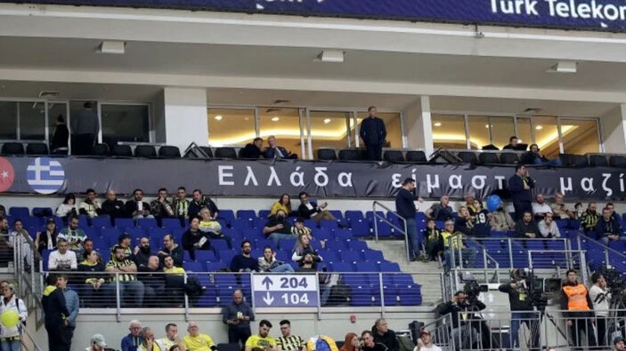 Fenerbahçe'nin basket maçında yine aynı provokasyon: Hükümet istifa...