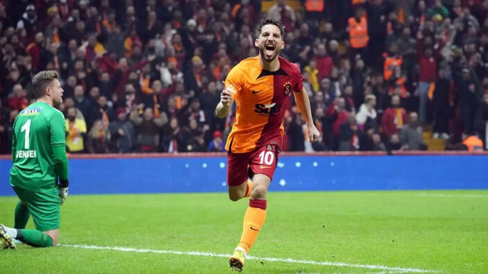 Galatasaray'da Dries Mertens ilk 11'e devam ediyor