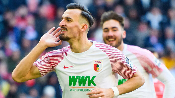 Mergim Berisha, Augsburg'da kalıyor