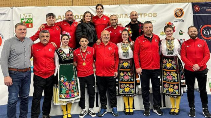 Milli güreşçilerden Bulgaristan'da 12 madalya