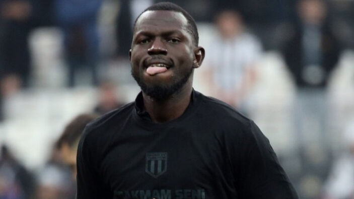 Omar Colley forma başladı