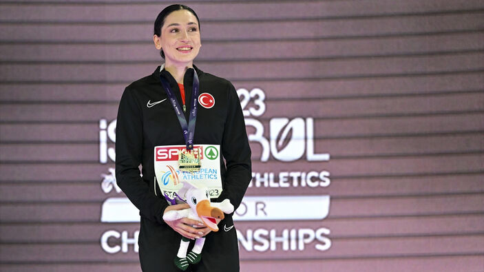 Tuğba Danışmaz, altın madalyasını aldı