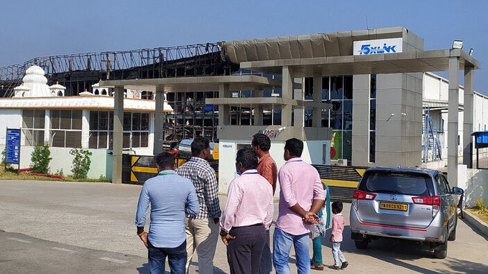 iPhone'larda Üretim Tehlikesi: Apple'ın kablo mağazaları Foxlink'in fabrikası yandı