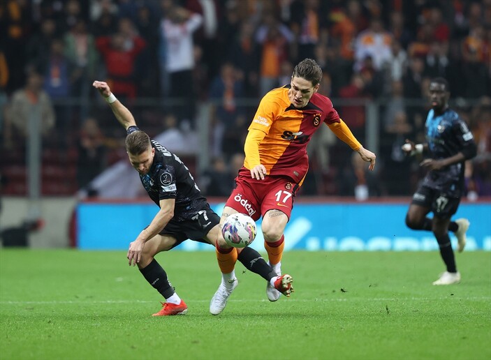Galatasaray, Adana Demirspor'u iki golle geçti
