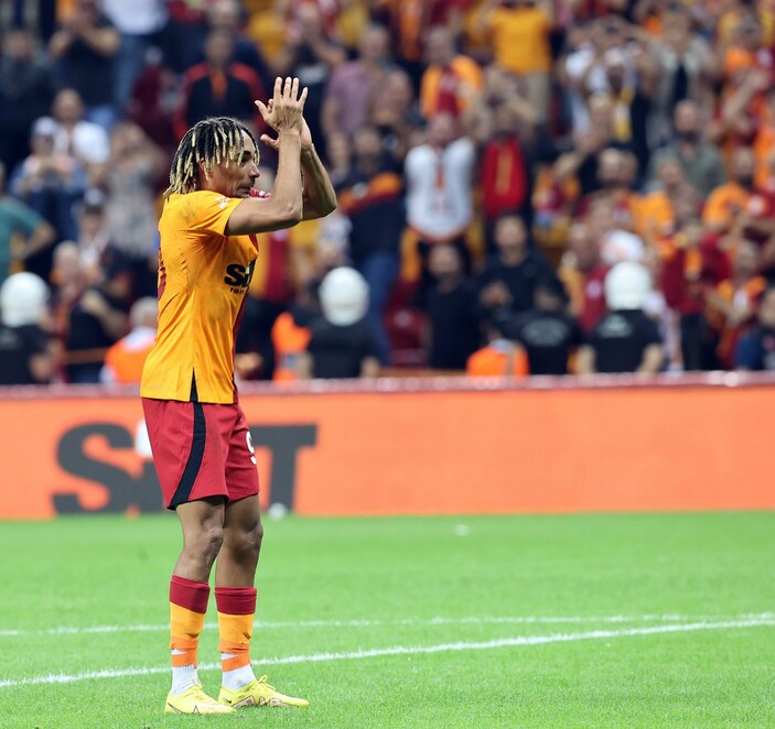 Sacha Boey: Galatasaray'ı Romanya'ya hapsetmek istedi