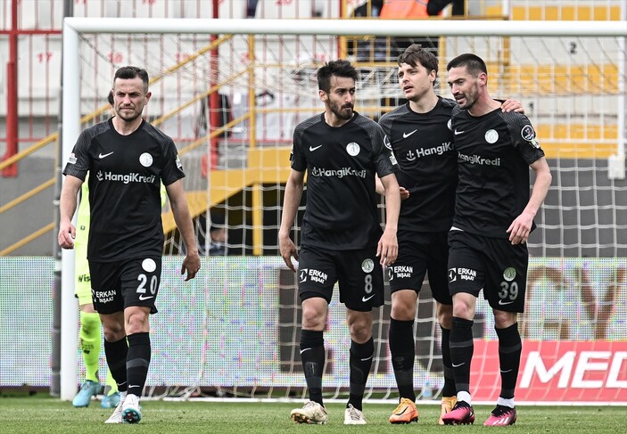 Konyaspor, Ümraniyespor karşısında 1 puan son dakikada aldı