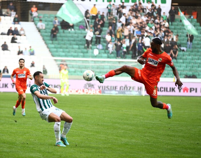 Giresunspor, 2-0 geride kaldığı maçta Alanyaspor'la berabere kaldı