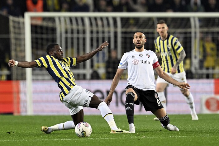 Derbide 10 kişi kalan Beşiktaş, geride kalan maçları Fenerbahçe'yi yendi