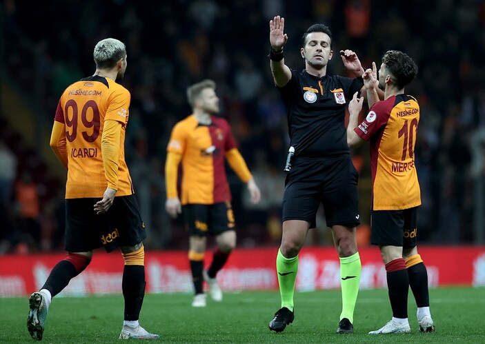 Başakşehir maçın hakemi Galatasaraylılar isyan ettirdi