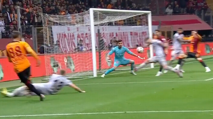 Galatasaray'ın Başakşehir maçı iki golü iptal oldu