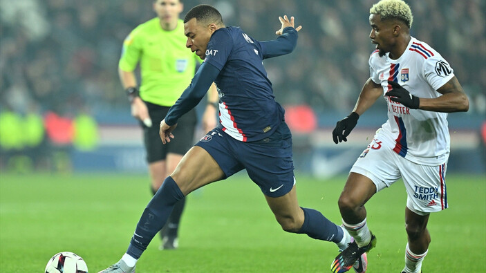 Paris Saint-Germain kendi evinde Olimpik Lyon'a kaybetti
