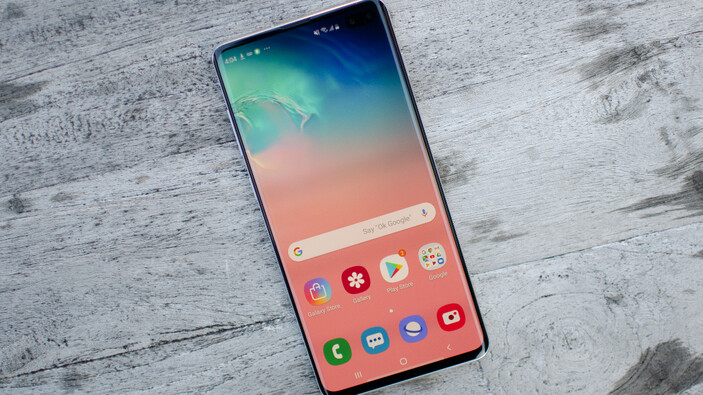 Samsung, Galaxy S10 fişini çekti
