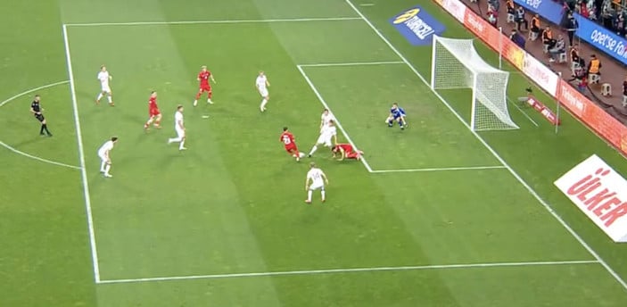 Yunus Akgün'ün golü VAR kontrolünden sonra iptal edildi!