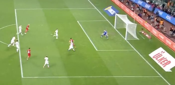 Yunus Akgün'ün golü VAR kontrolünden sonra iptal edildi!