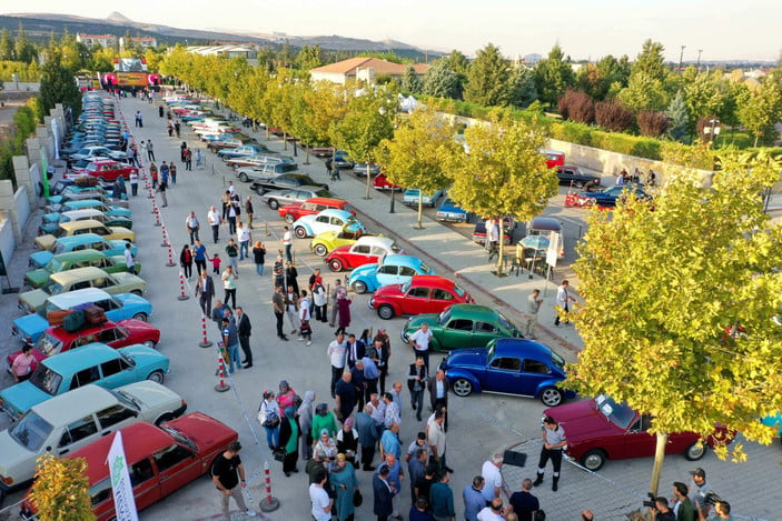 Konya'da klasik otomobil sergisiyle nostaljik yolculuk