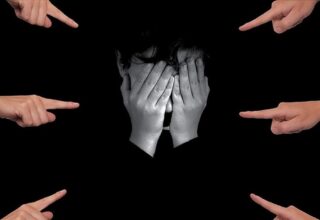 Akran zorbalığı şakayla başlayıp ilerliyor: Aileler çocuklarını nasıl koruyabilir?